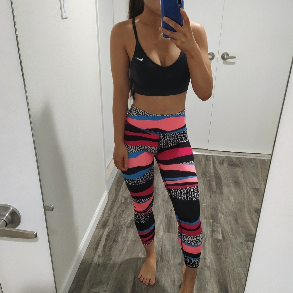 ‼️SALE‼️Beyond Yoga multi color print leggings - Picture 2 of 8
